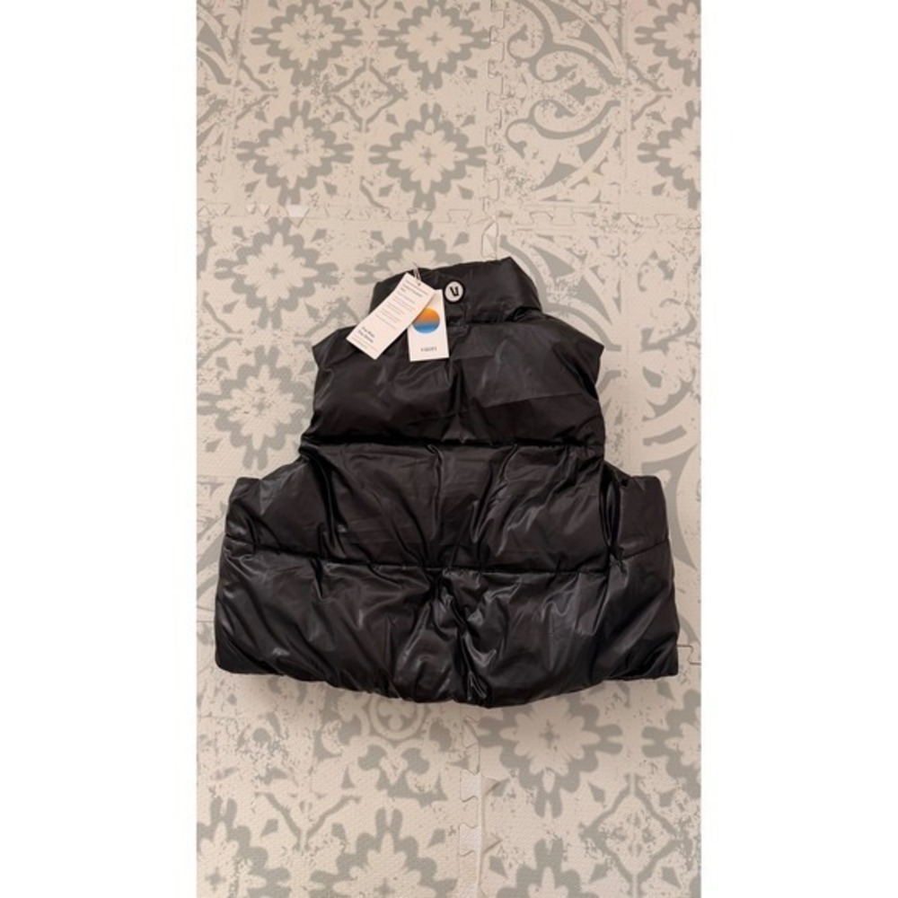 NWT Vuori Hudson Insulated Crop Vest Black Size Large Women Puffer Jacket New - Picture 4 of 6